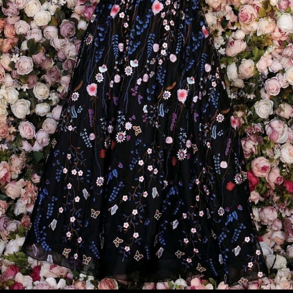 Clarisse feather and flower black dress - Picture 4 of 5